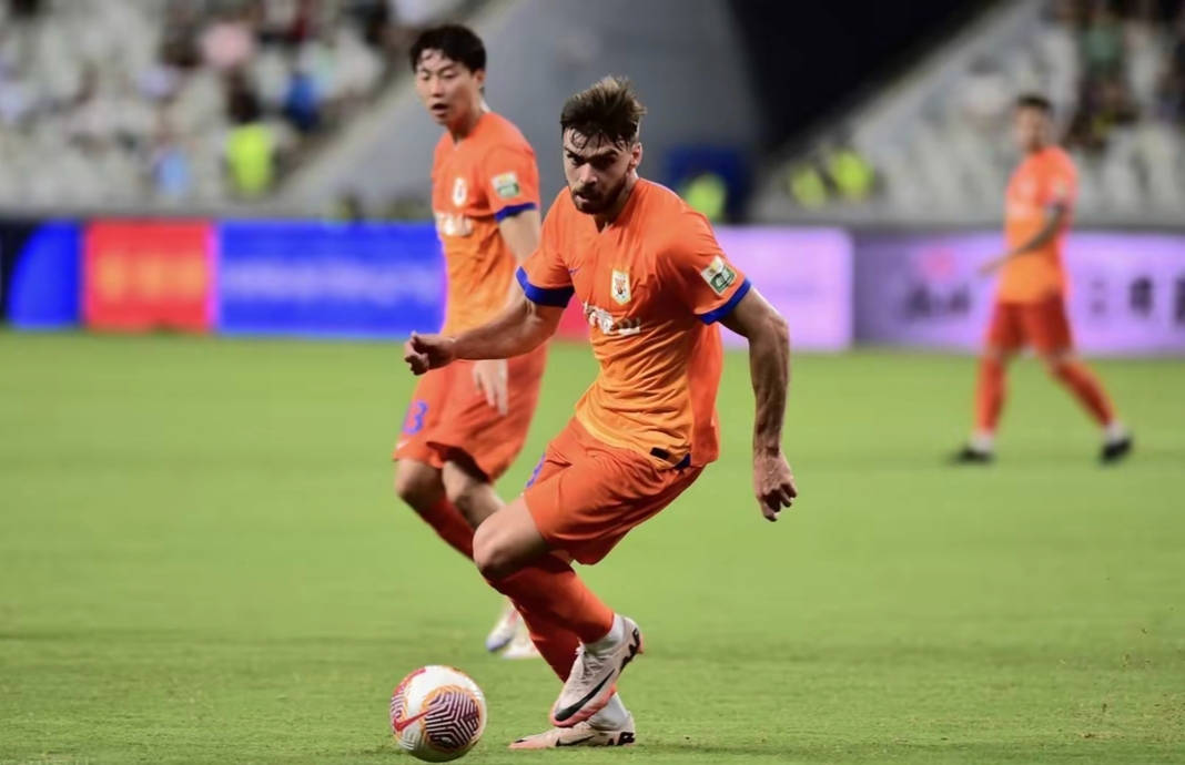 加时末段NBA常规赛焦点战，山东泰山豪取连胜，压力陡增，年轻球员得到机会的简单介绍