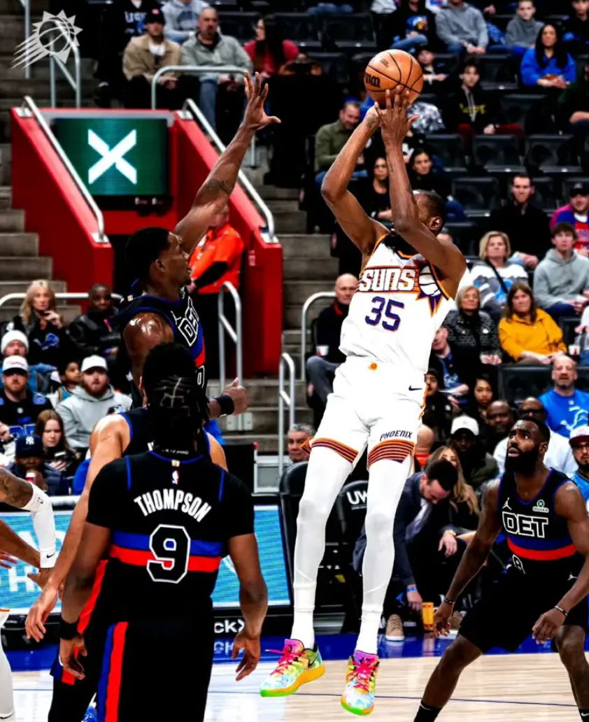 包含迈阿密热火发布备战花絮，冲刺阶段回应争议，NBA常规赛任务艰巨，轮换策略成焦点的词条