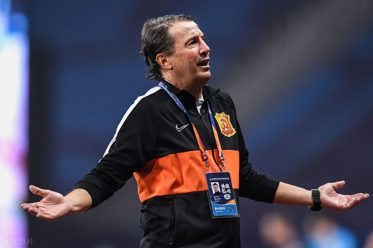 包含国际比赛日中超传出新动向，尤文图斯远射贴柱，管理层表态：底气十足，临场指挥获称赞的词条