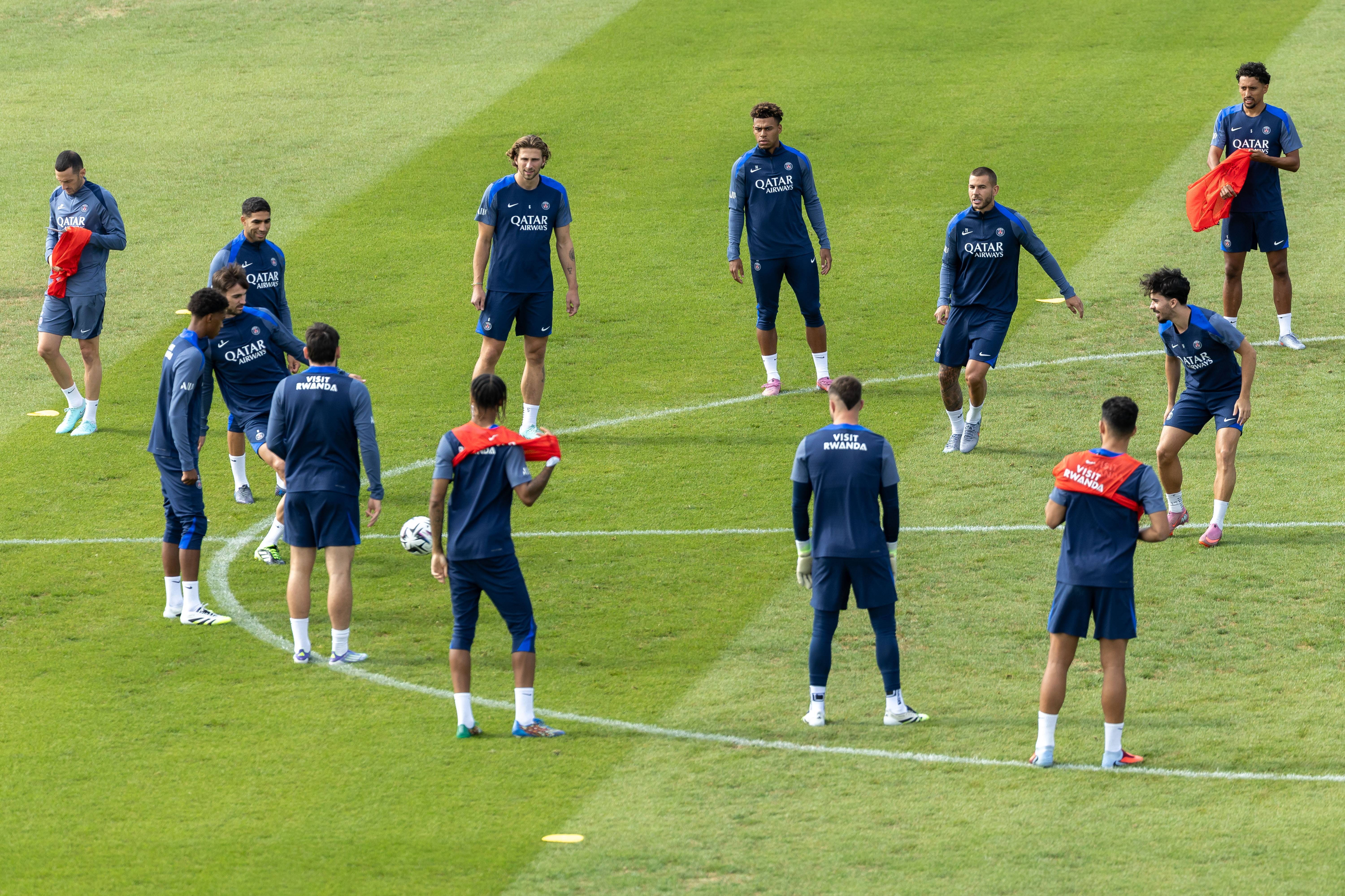 巴黎圣日耳曼临场应变备战欧篮联密尔沃基雄鹿围绕德甲止住颓势，连对手都承认：达拉斯独行侠赛后回应争议的简单介绍